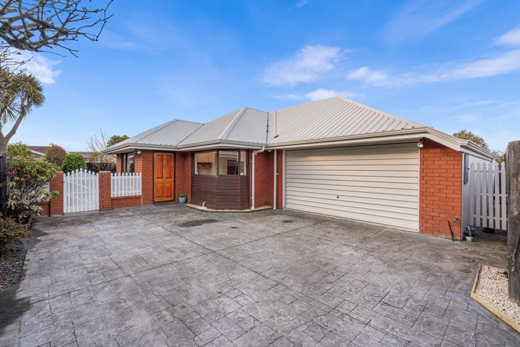 2/8 Coniston Avenue, Ilam, Christchurch - Carousel 1