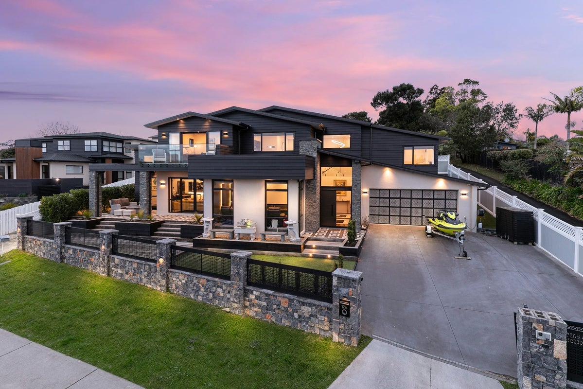 17A Pounamu Avenue, Greenhithe, Auckland - Carousel 1