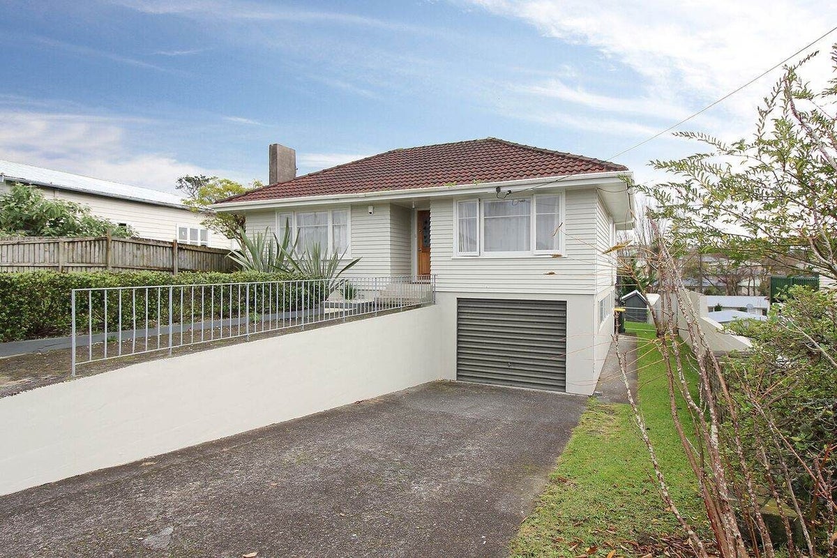 24 Sabulite Road, Kelston, Auckland - Carousel 1
