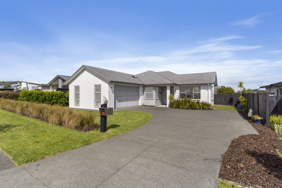 25 Doidge Street, Beachlands, Auckland - Carousel 1