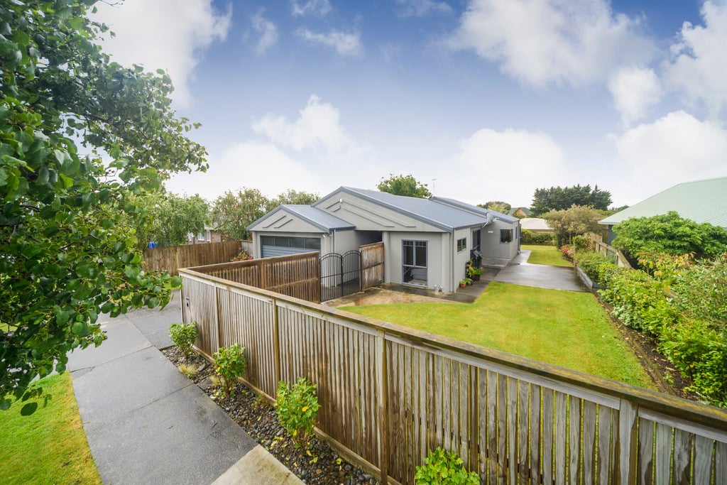 3 Abby Road, Fitzherbert, Palmerston North - Carousel 1