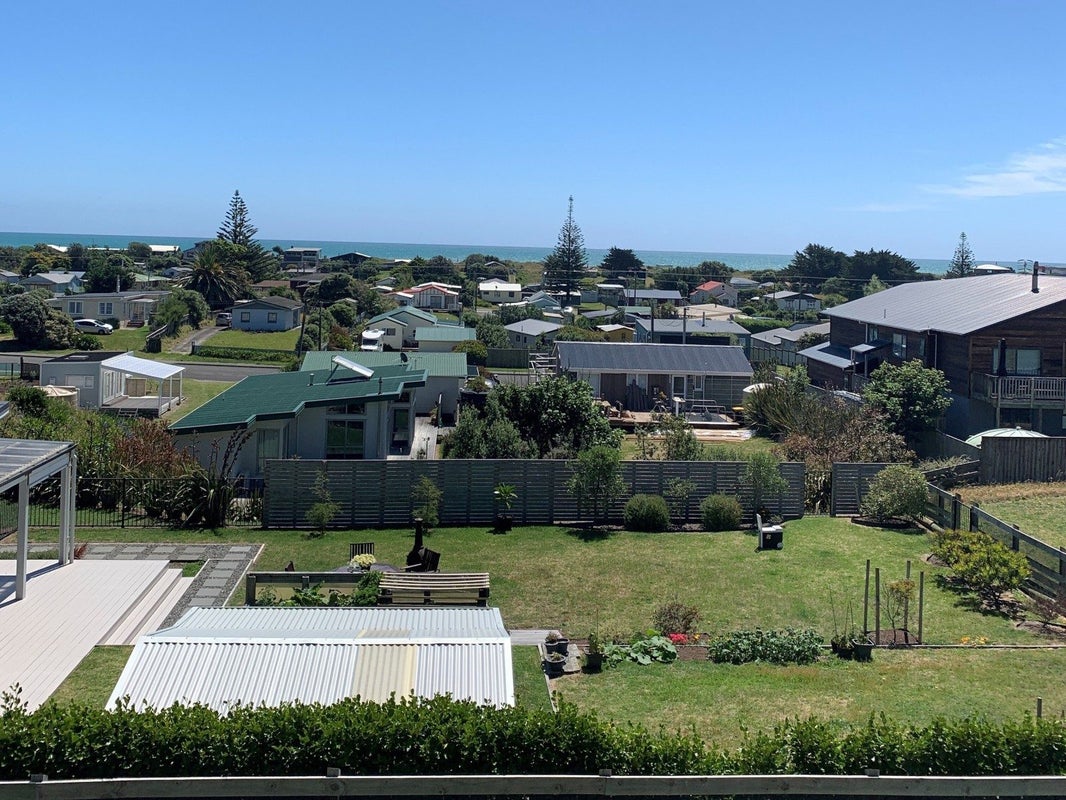 22 Taonui Street, Waitarere Beach, Levin - Carousel 2