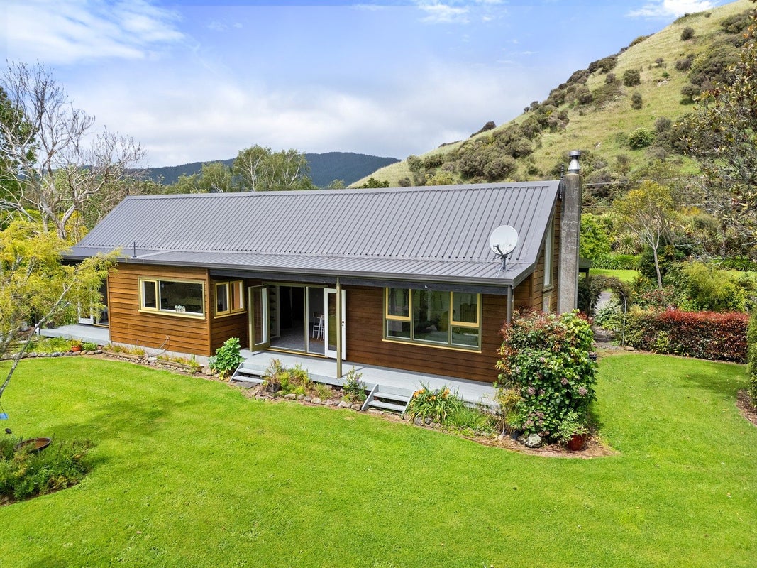 123 North Manakau Road, Manakau, Levin - Carousel 2