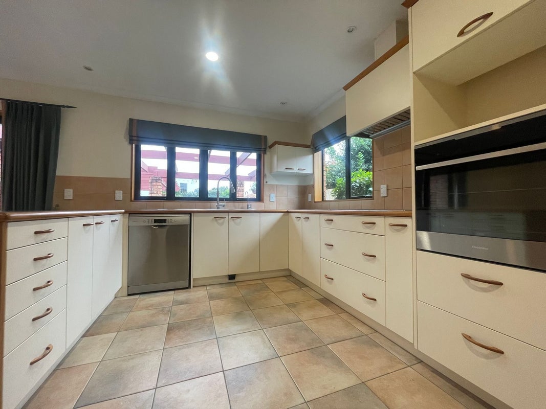 20 Fendalton Drive, Rototuna, Hamilton - Carousel 2