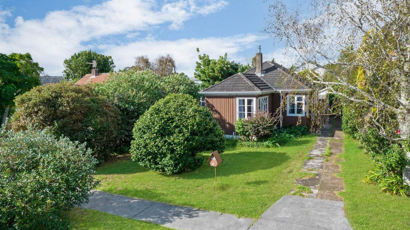 19 Renton Road, Mount Albert, Auckland - Carousel 1