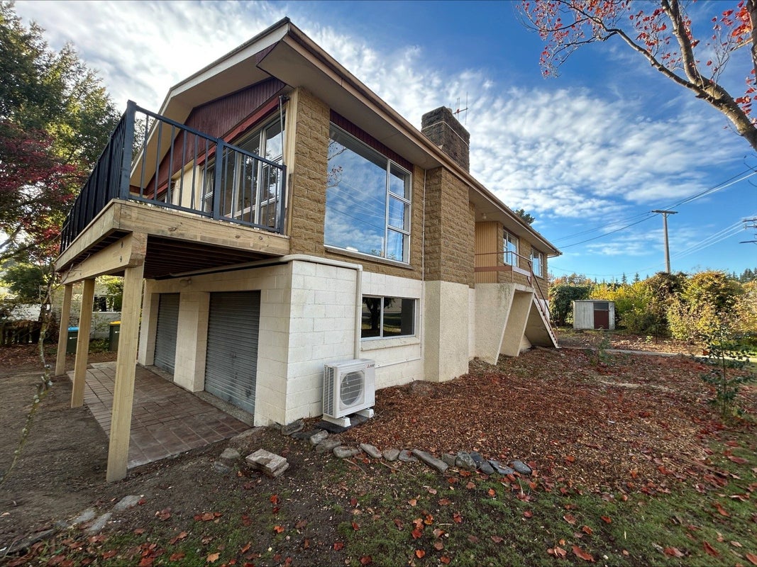26 Russell Street, Wanaka - Carousel 1