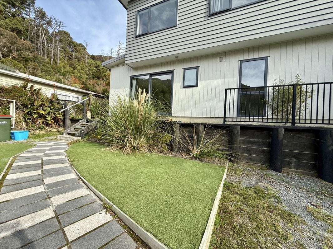 7A Wyndrum Avenue, Waterloo, Lower Hutt - Carousel 1