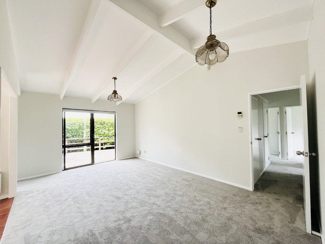 84B Owairaka Avenue, Mount Albert, Auckland - Carousel 1