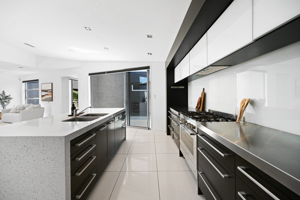 6 Aspen Court, Huntington, Hamilton - Carousel 2