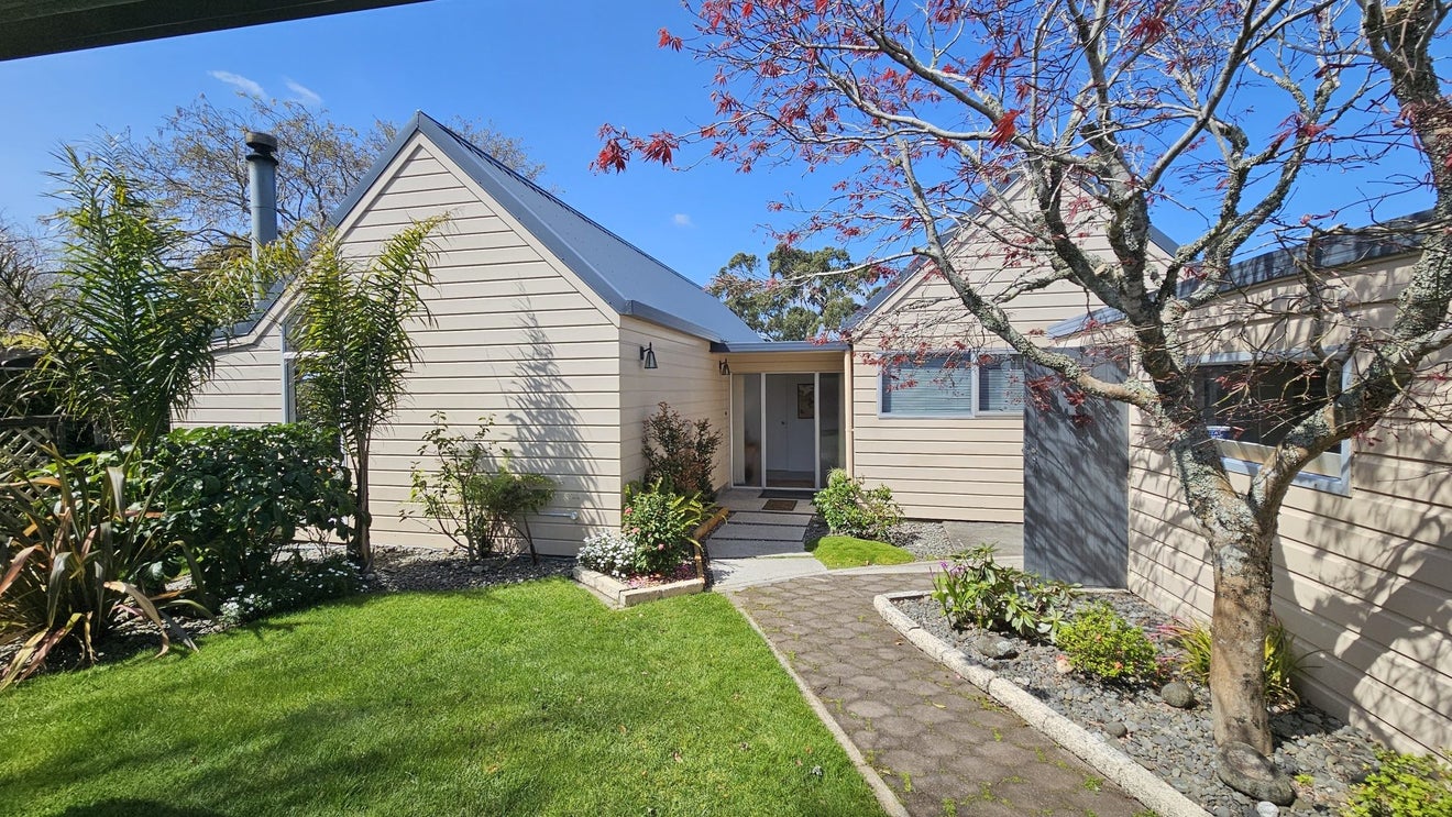 161 Govett Avenue, Frankleigh Park, New Plymouth - Carousel 1