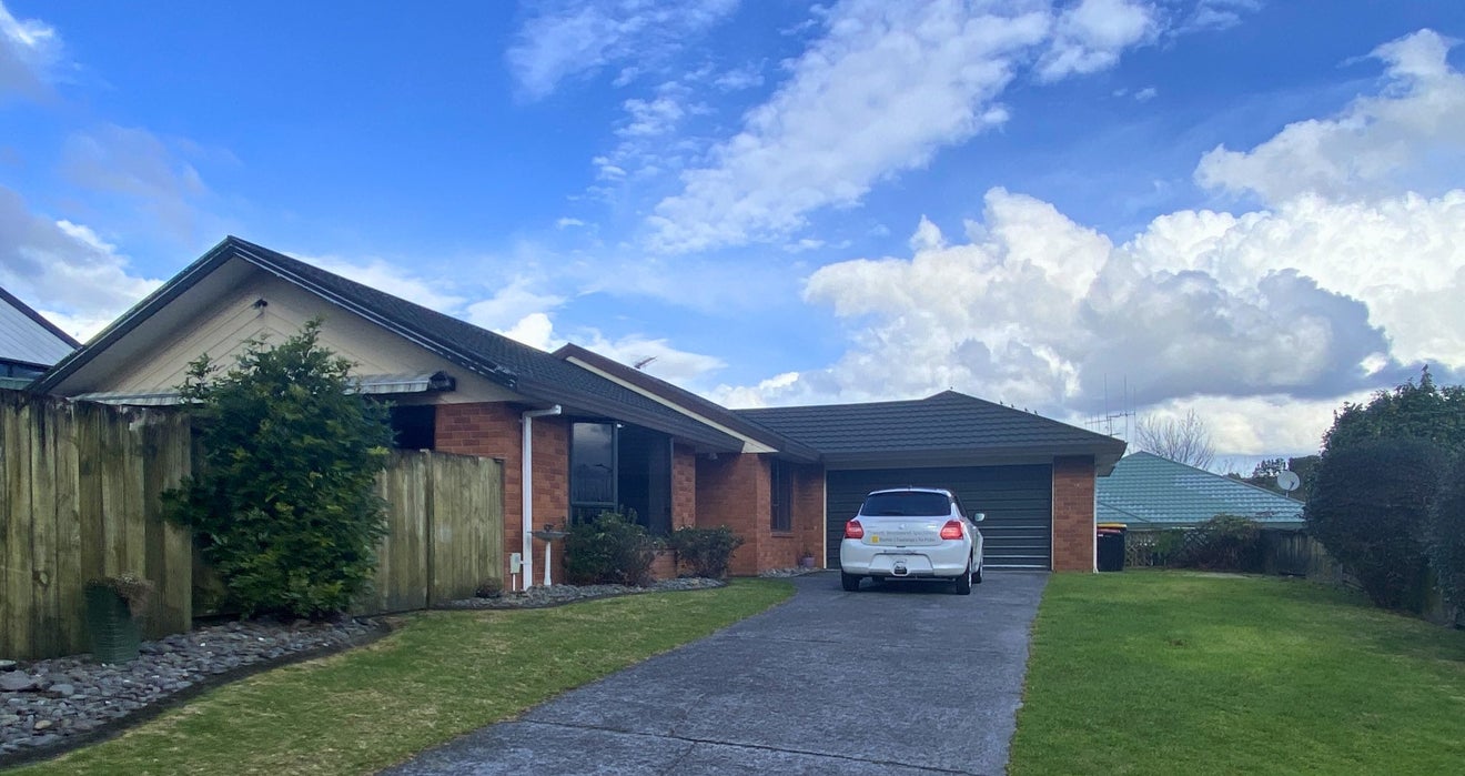 4 Whitby Place, Welcome Bay, Tauranga - Carousel 1