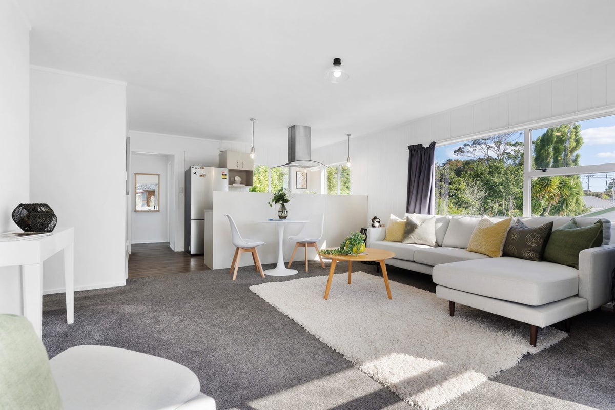15B Aeroview Drive, Beach Haven, Auckland - Carousel 1