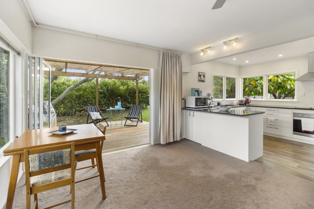 1/11 Roberts Avenue, Bayswater, Auckland - Carousel 1