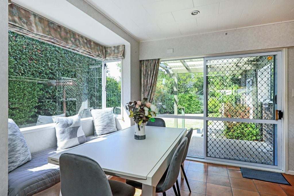 15 Kirkcaldy Place, Flaxmere, Hastings - Carousel 2