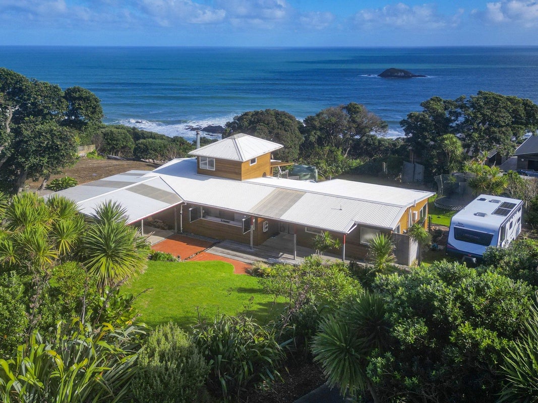 5 Ngatira Road, Waimauku - Carousel 1