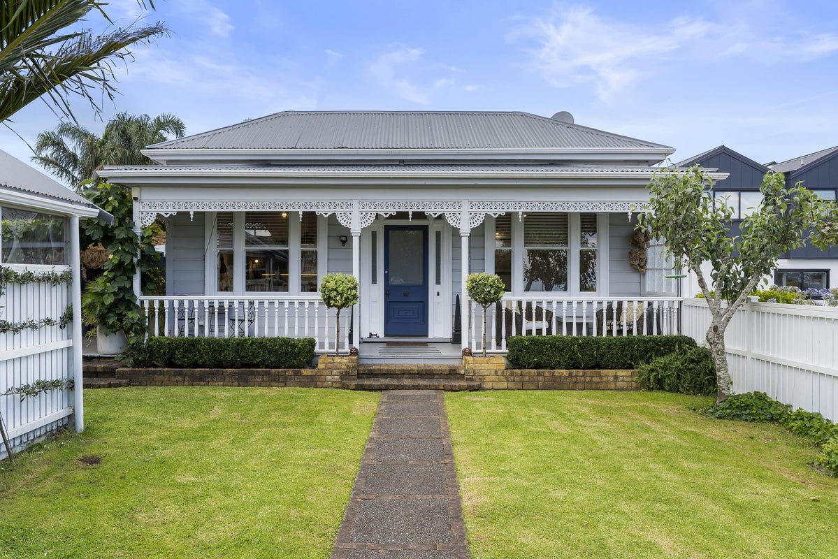 10A Amandale Avenue, Mount Albert, Auckland - Carousel 1
