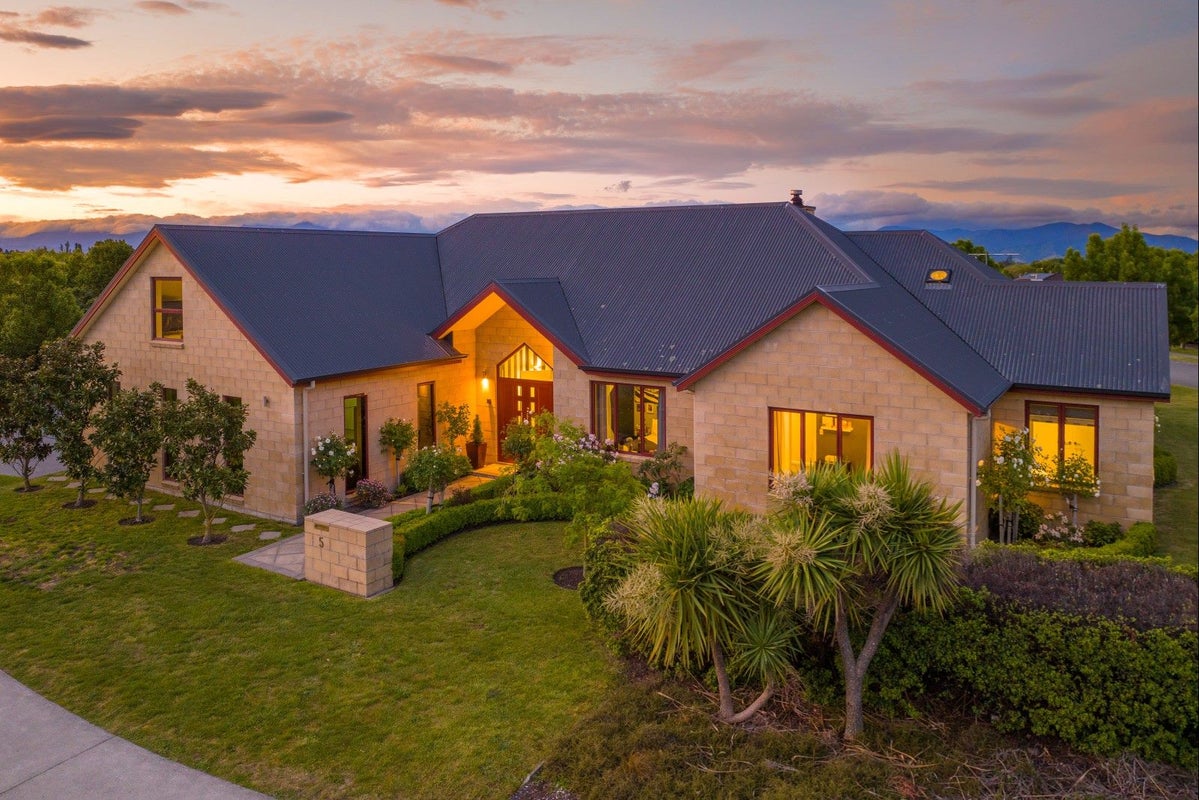 5 Forest Park Drive, Witherlea, Blenheim - Carousel 1