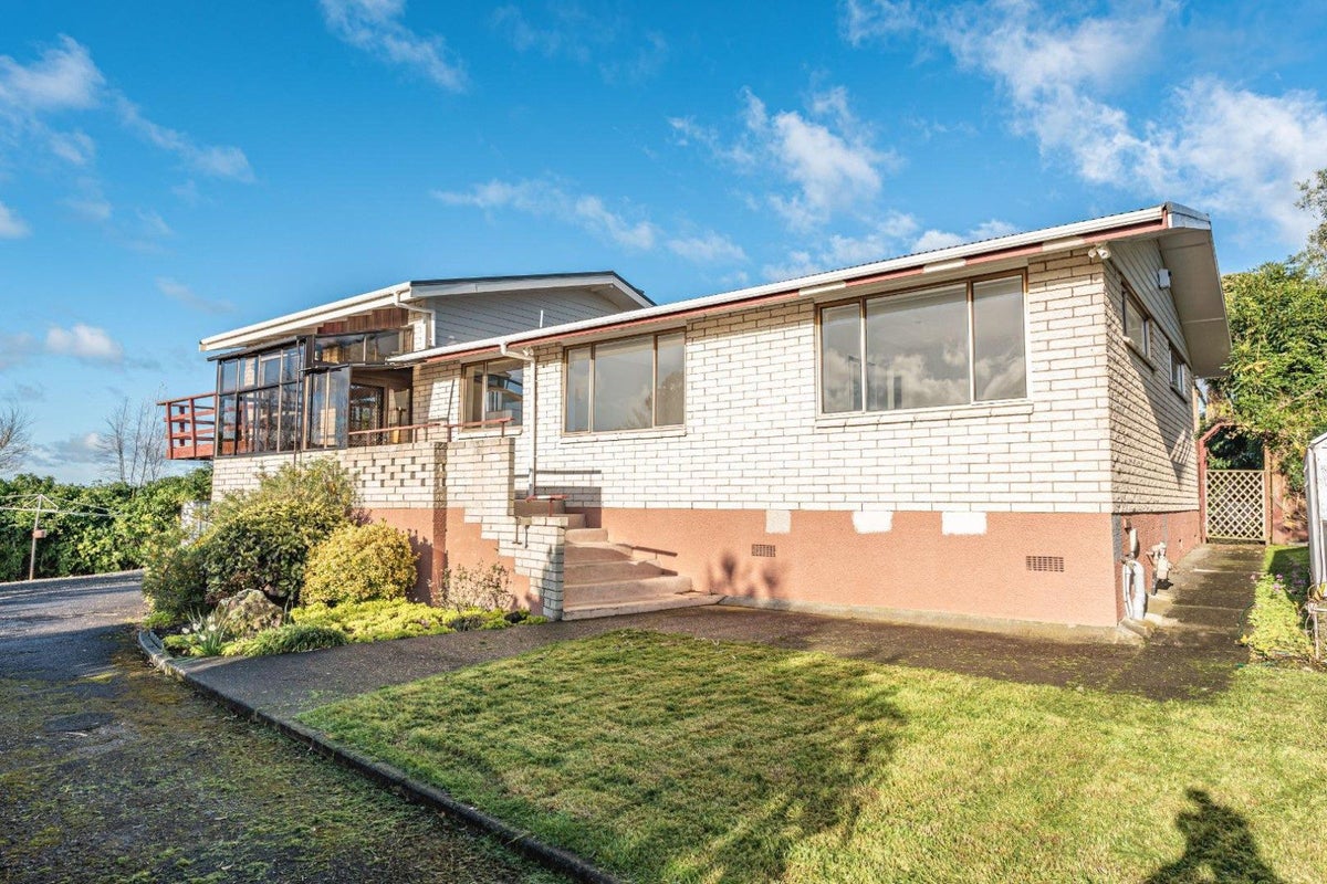 37A Plunket Street, Durie Hill, Whanganui - Carousel 1