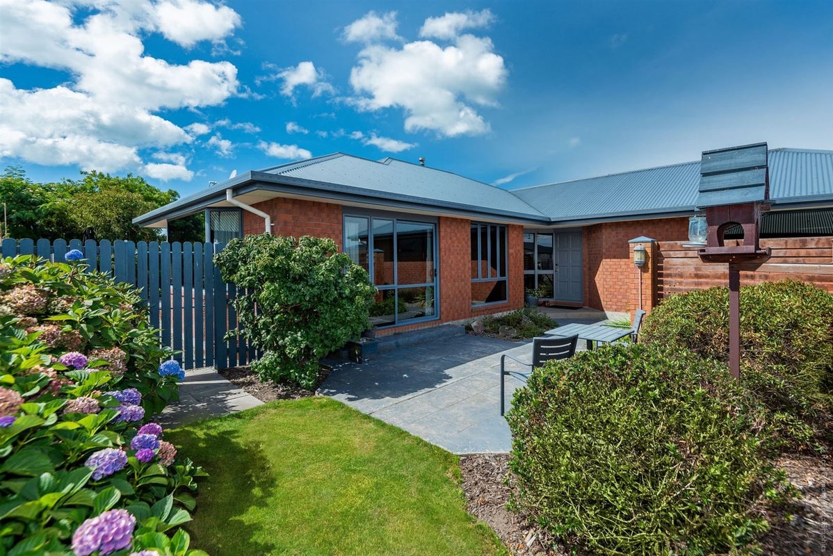 9 Blue Gum Place, New Brighton, Christchurch - Carousel 1