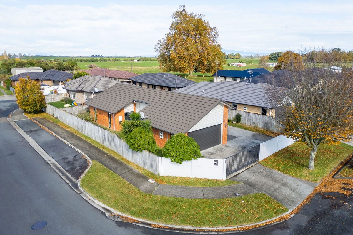 2 Southbrook Close, Glenview, Hamilton - Carousel 23