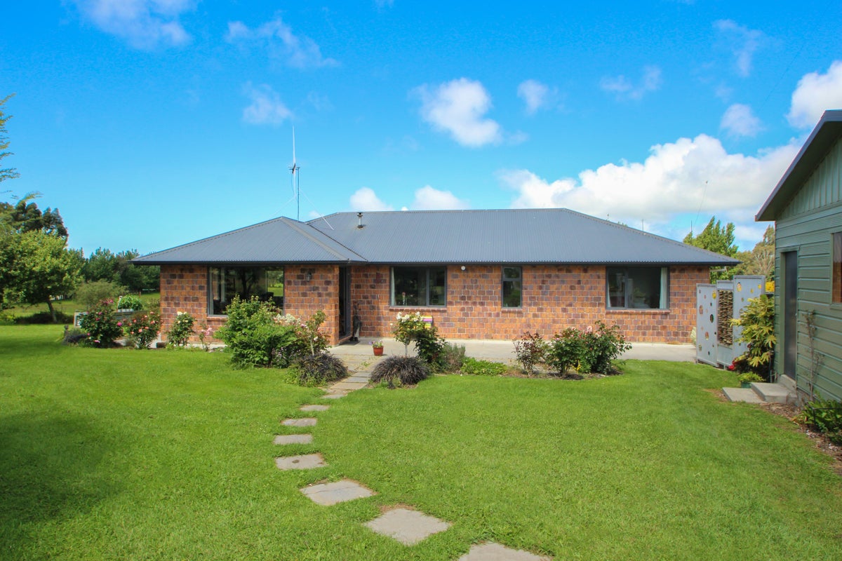 2B Essex Street, Weston, Oamaru - Carousel 1