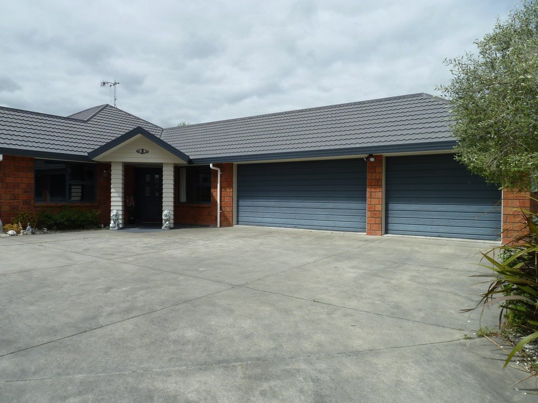 20 Medallion Court, Kelvin Grove, Palmerston North - Carousel 13