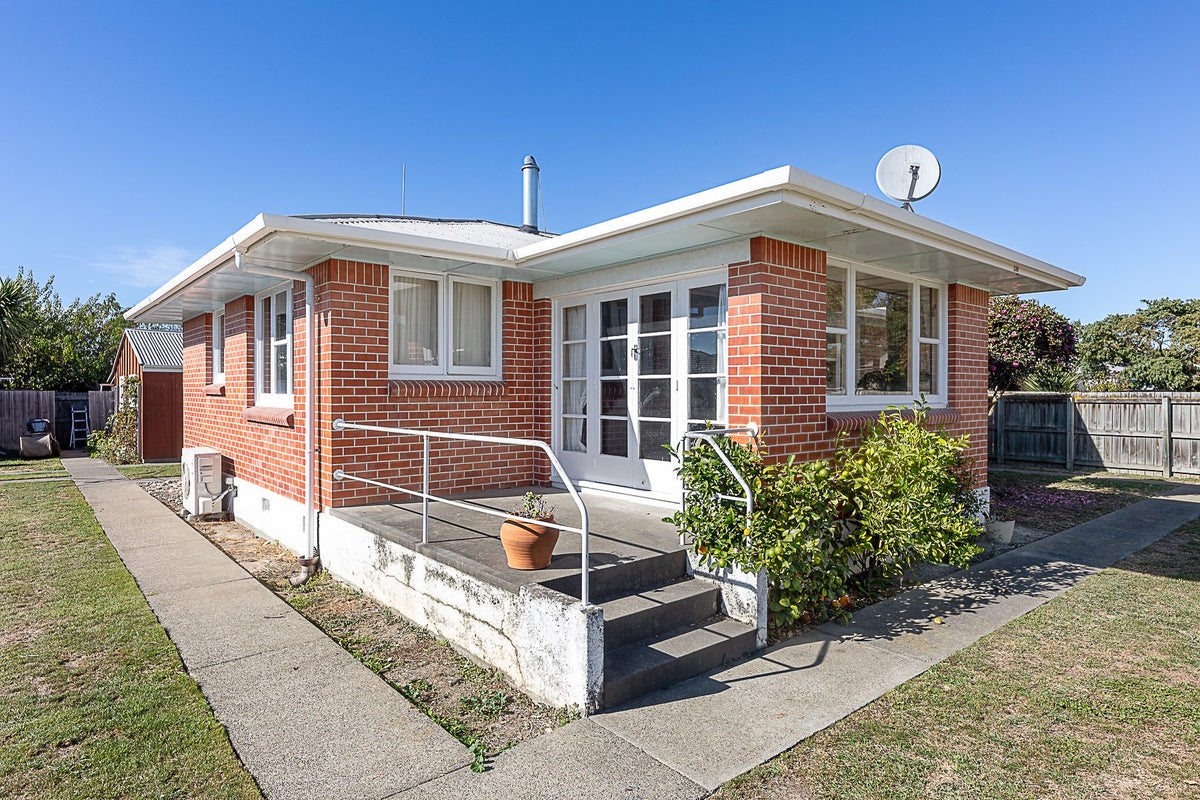21 Holdaway Street, Riversdale, Blenheim - Carousel 1
