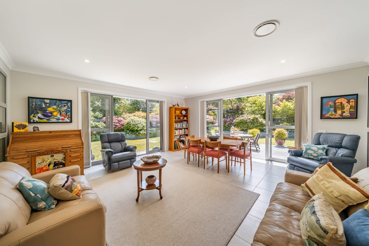 6 Bateson Way, Heretaunga, Upper Hutt - Carousel 2