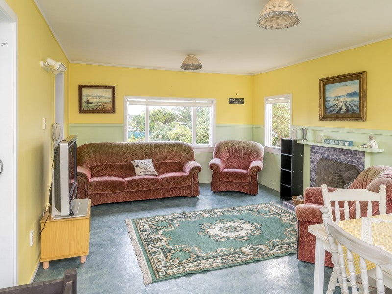 106 Kahukura Avenue, Waitarere Beach, Levin - Carousel 1