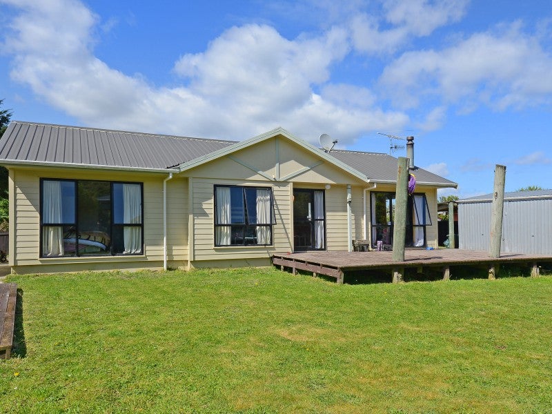 41 Delaware Grove, Totara Park, Upper Hutt - Carousel 1