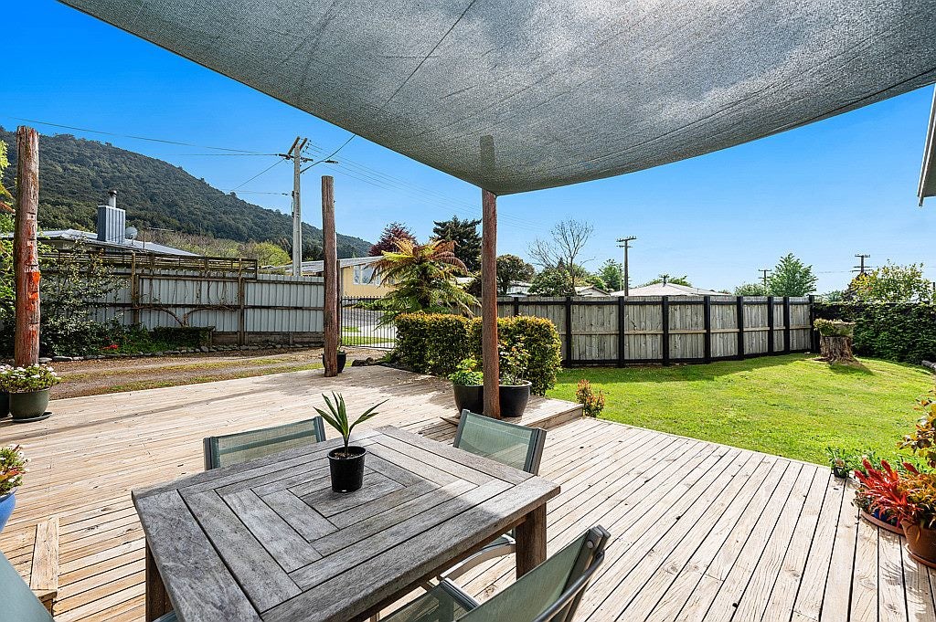 4 Paterson Grove, Pukehangi, Rotorua - Carousel 2