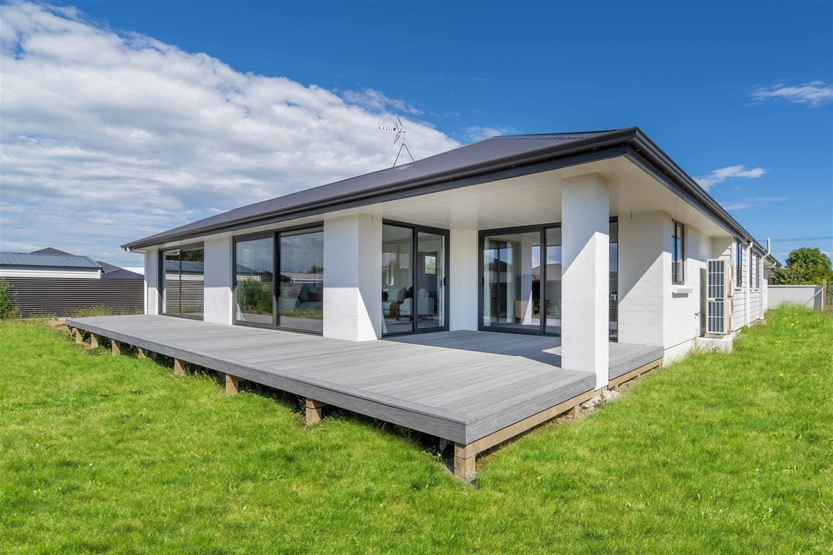 30 Wallace Street, Grasmere, Invercargill - Carousel 1