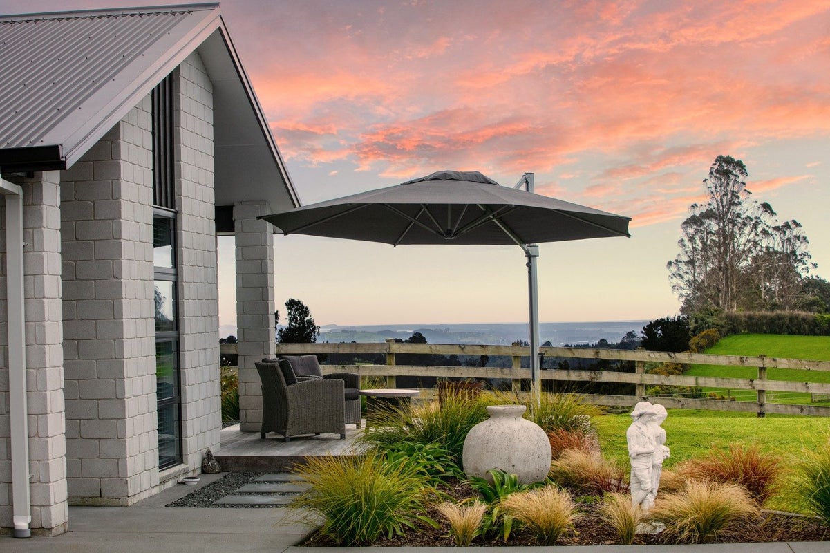 9 Betty May Drive, Pyes Pa, Tauranga - Carousel 2