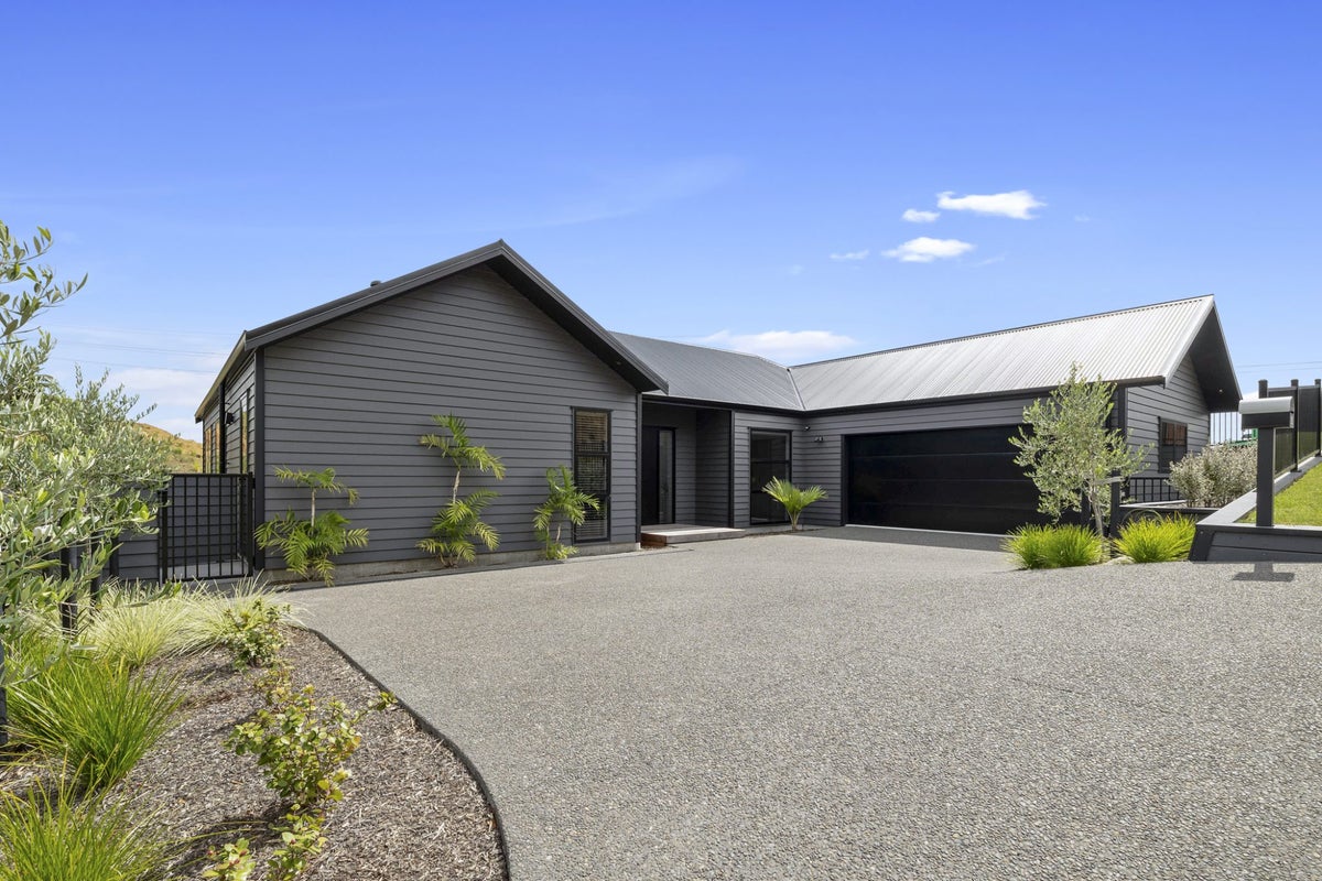 54 Fernbrook Drive, Hurworth, New Plymouth - Carousel 2
