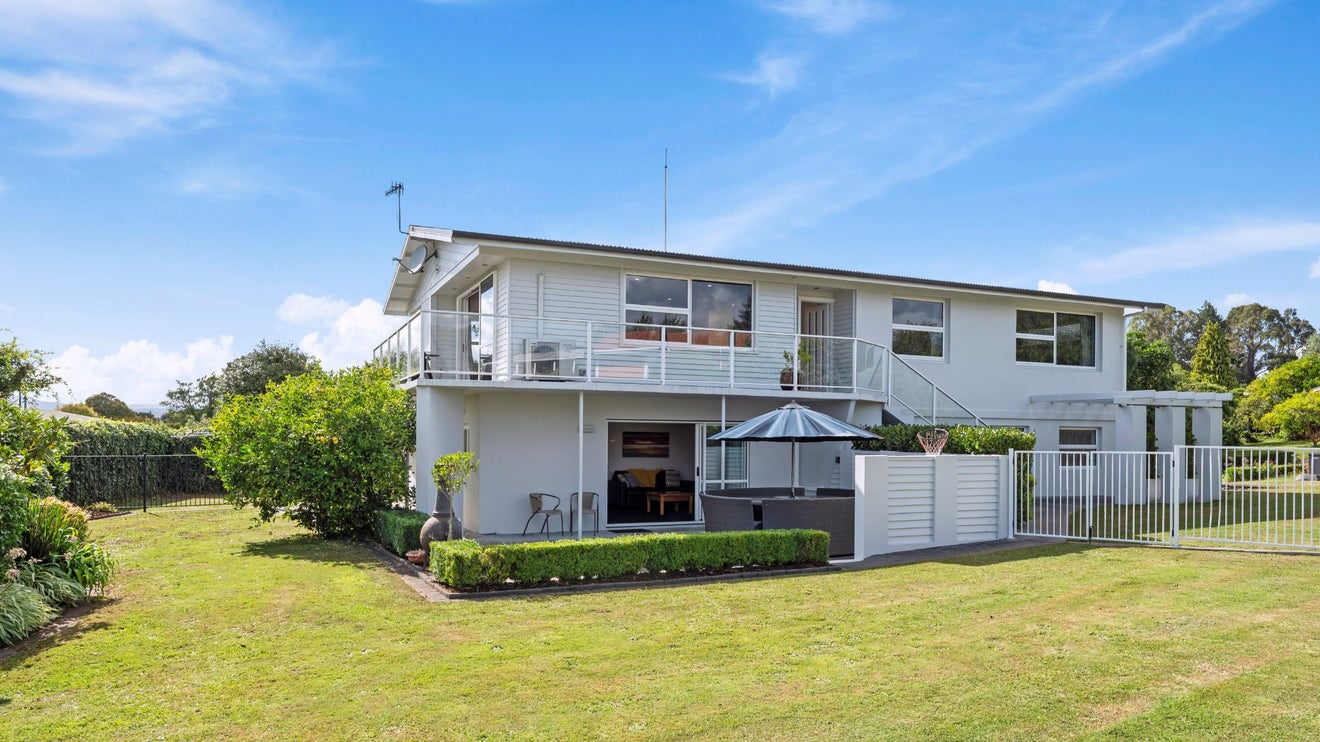 7 Simmonds Crescent, Springfield, Rotorua - Carousel 1