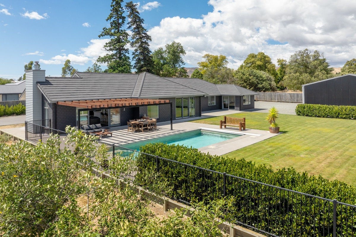 25 Birchwood Avenue, Burleigh, Blenheim - Carousel 1