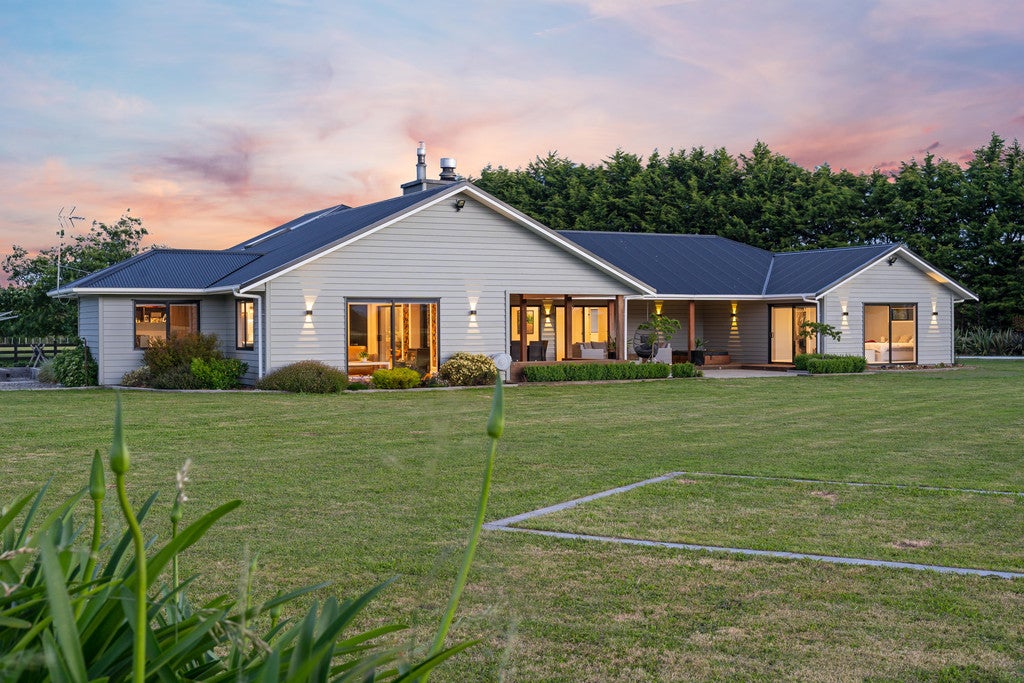 124A Loop Line, Masterton - Carousel 1