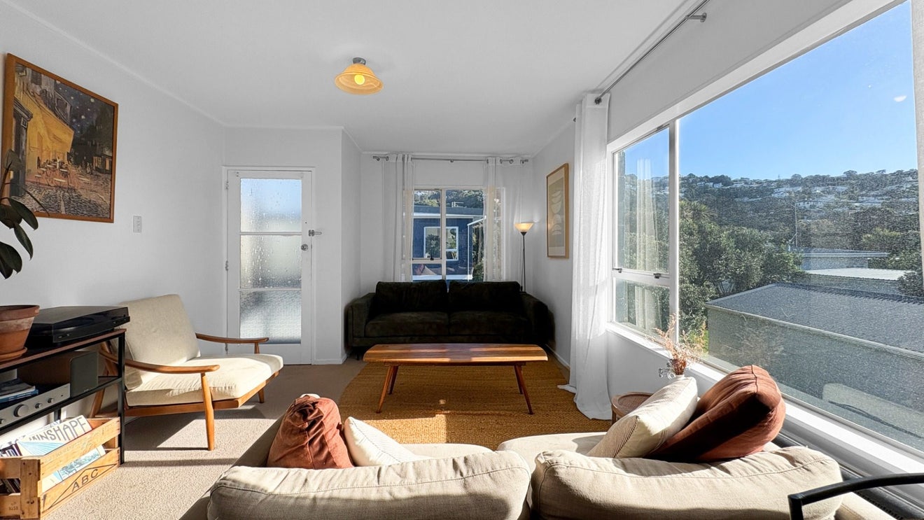 4/218 Onepu Road, Lyall Bay, Wellington - Carousel 1
