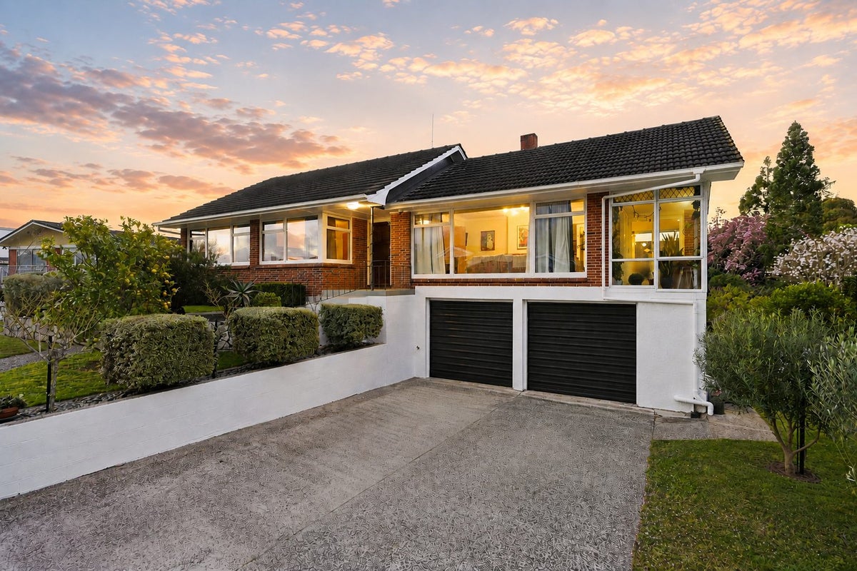 15 Chedworth Avenue, Chedworth Park, Hamilton, Waikato - Carousel 2