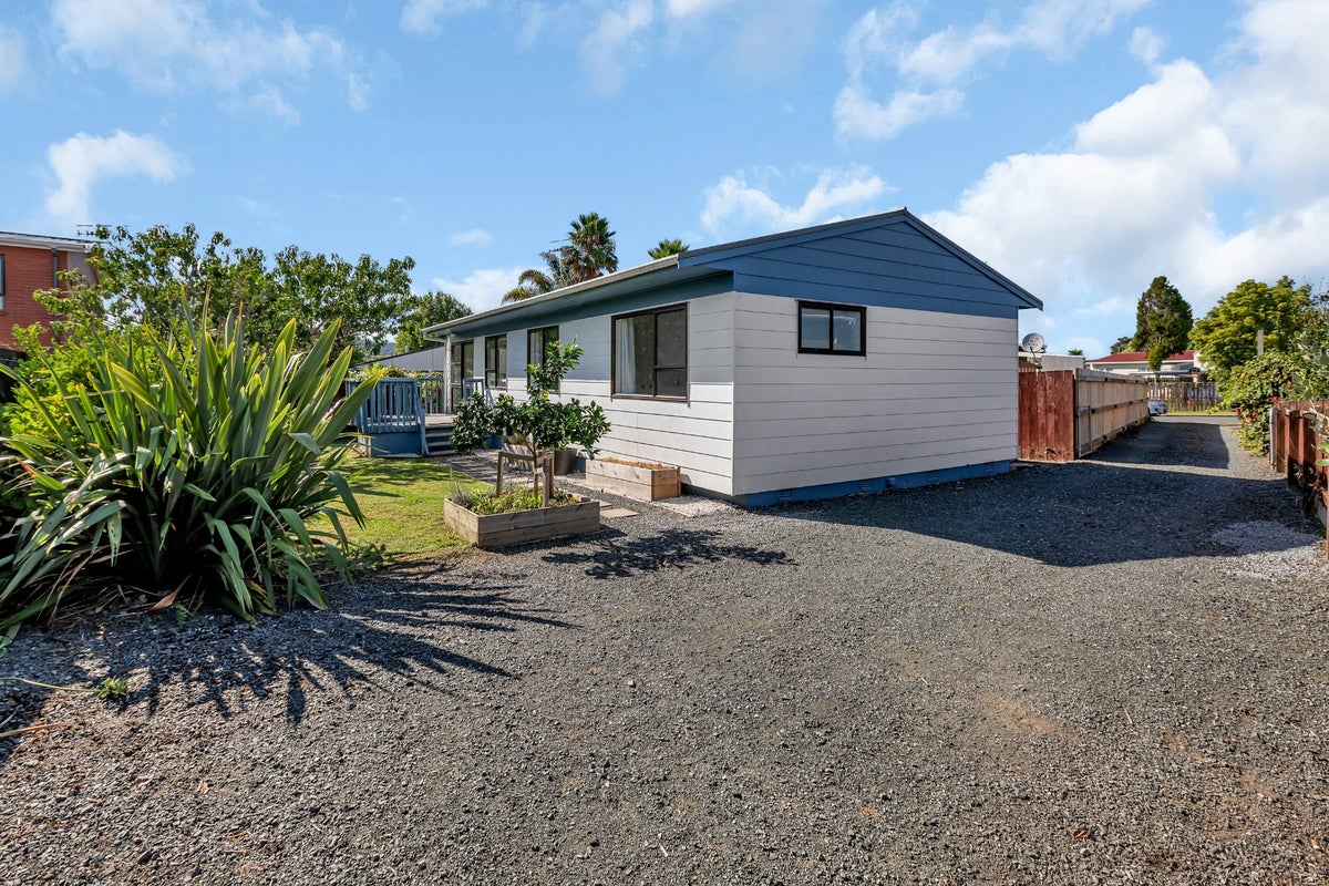 9B Bloomfield Place, Onerahi, Whangarei - Carousel 1
