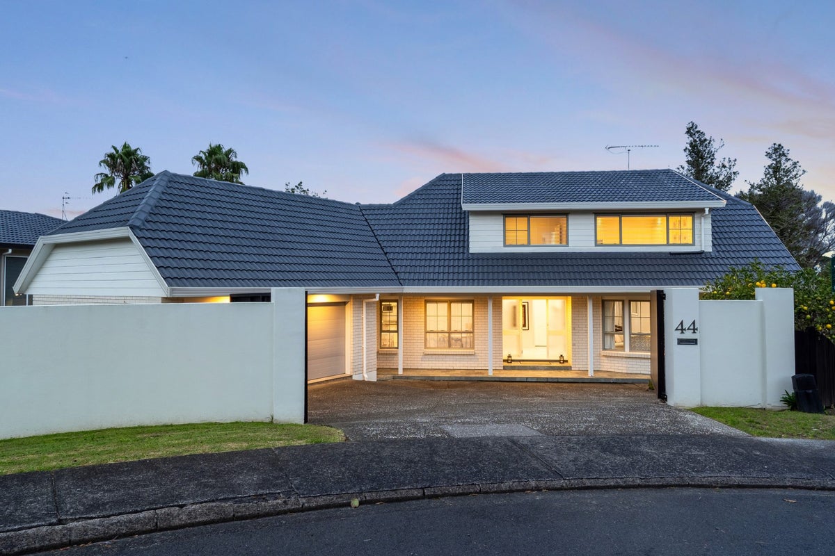 44 Ravenstone Place, Chatswood, Auckland - Carousel 1