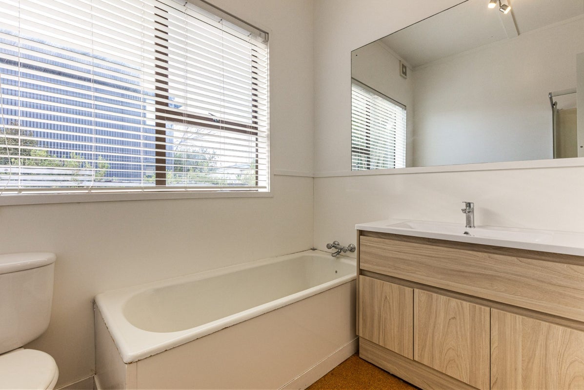 19 Old Lake Road, Narrow Neck, Auckland - Carousel 15