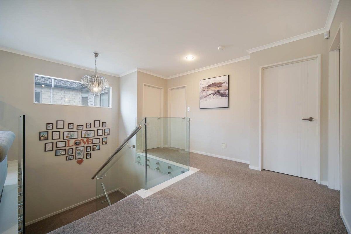 21 Charlestown Drive, Flat Bush, Auckland - Carousel 27