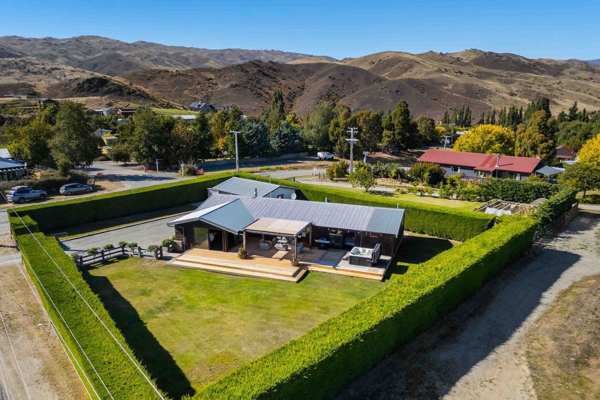 1 Hall Road, Bannockburn, Cromwell - Carousel 1