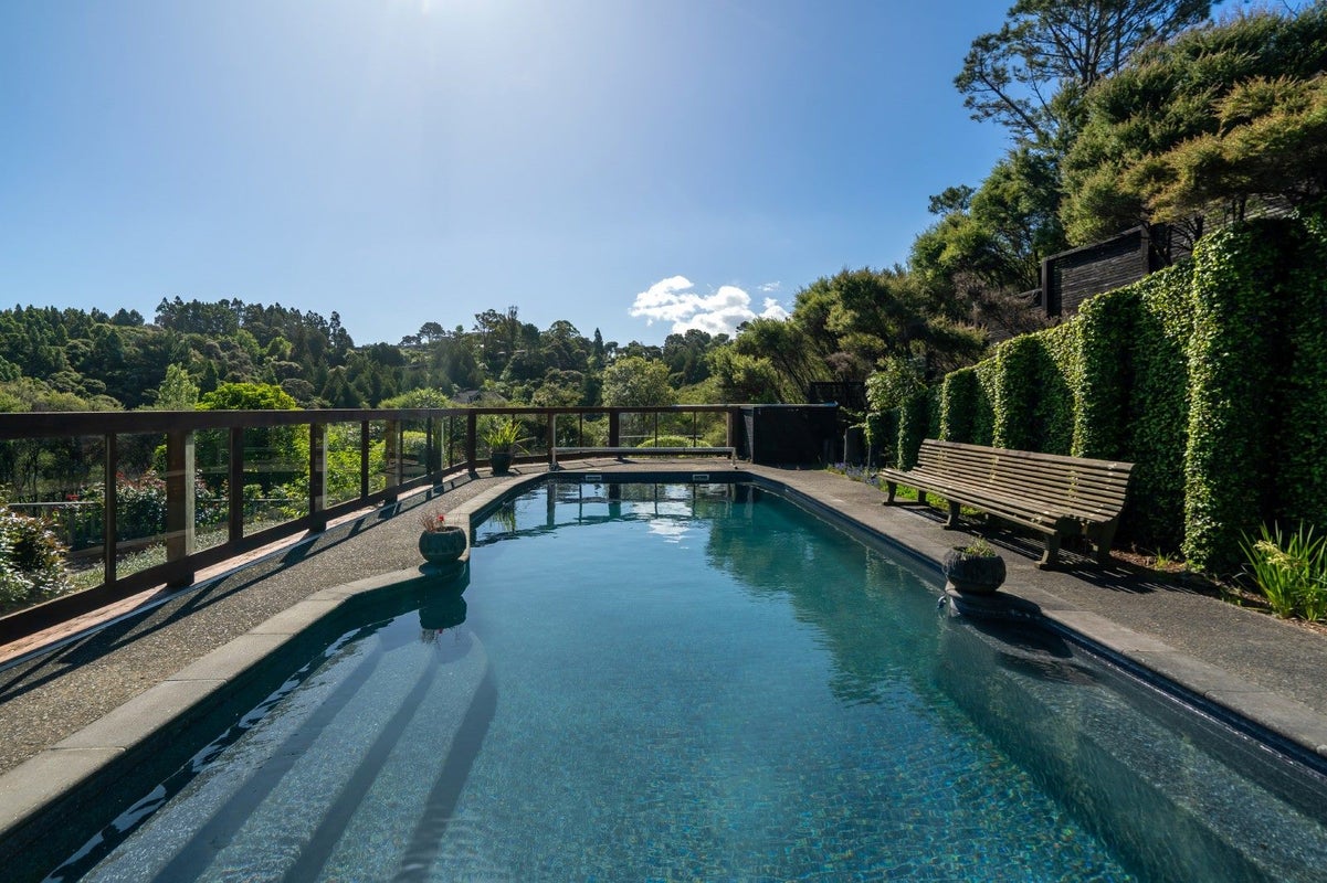 8 Herrings Cove Place, Titirangi, Auckland - Carousel 2