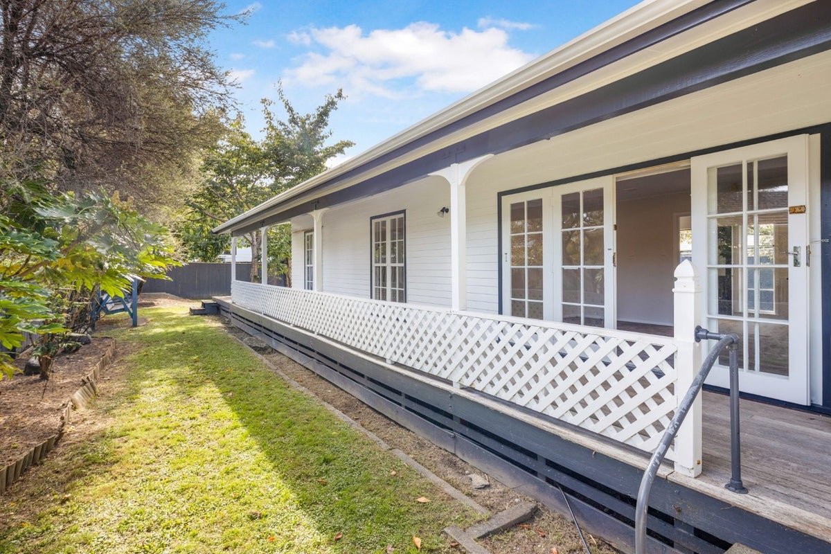 34 Akron Grove, Totara Park, Upper Hutt - Carousel 1
