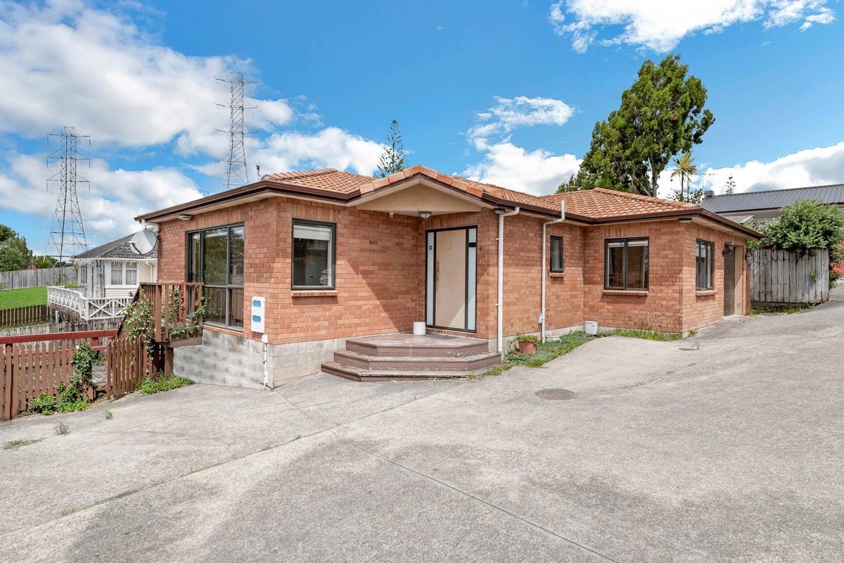 48 Beaubank Road, Kelston, Auckland - Carousel 1