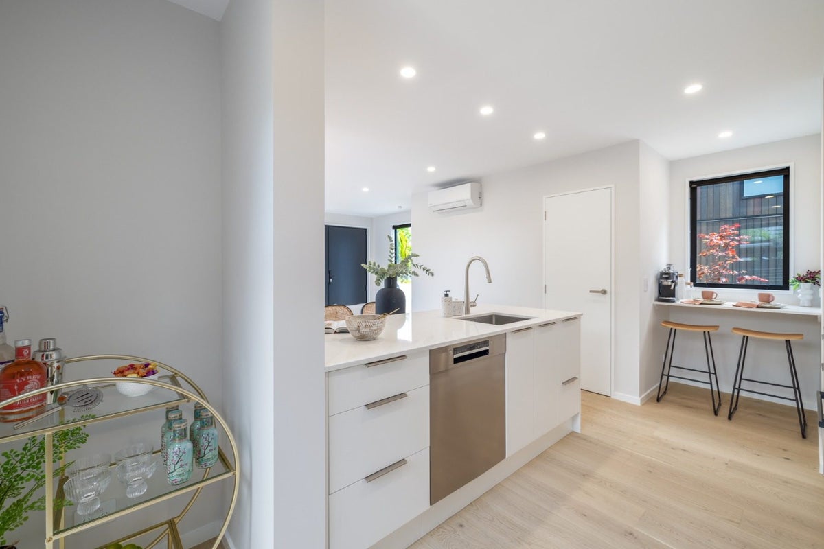 7/9 Innes Road, St Albans, Christchurch - Carousel 2
