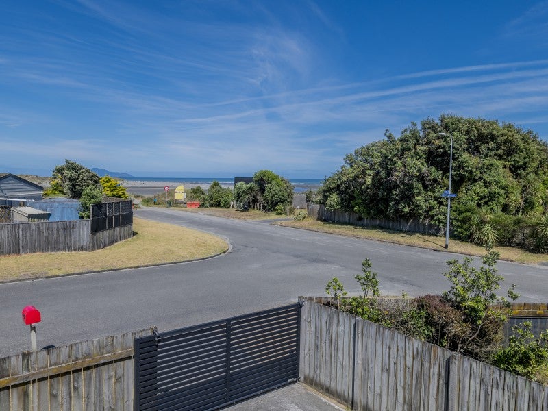 58 Manga-Pirau Street, WAIKAWA BEACH, MANAKAU - Carousel 2