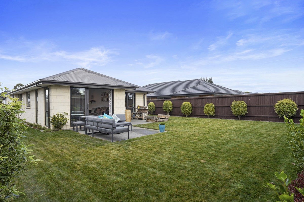 43 Tara Crescent, Woodend, Woodend - Carousel 13